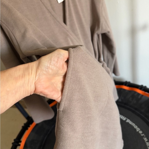 NWT J.Jill-Pure Jill Gorgeous Soft Mocha Wrap Cardigan with tie-M - Picture 8 of 9